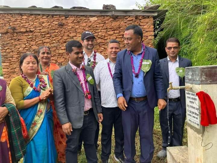 ऋषिङ्ग सन्यासीटार खानेपानीको गाउँपालिकाका अध्यक्ष श्रेष्ठ द्वारा उद्घाटन