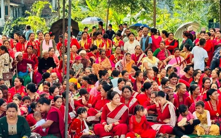 थर्पुमा भएको तीज गीत प्रतियोगितामा बेदकालिका आमा समूह प्रथम