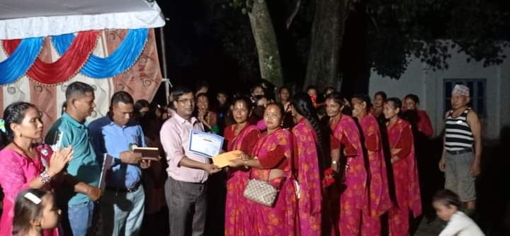 गोर्खाको पालुङटार ७ मा भएको तीज गीत प्रतियोगितामा सिर्जना महिला समूह प्रथम