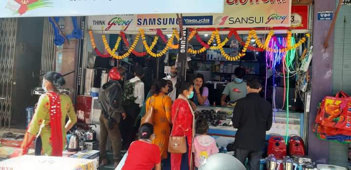 दमाैलीकाे जिआर इलेक्ट्रोनिक्सकाे दशैँ, तिहार अफर- किस्ताबन्दीमा सामान देखि एक्सचेञ्ज सम्म