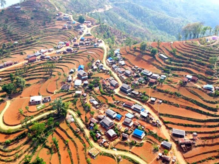 अबदेखि ऋषिङ्गकाे भिर्काेट – पाेखरा बस चल्ने