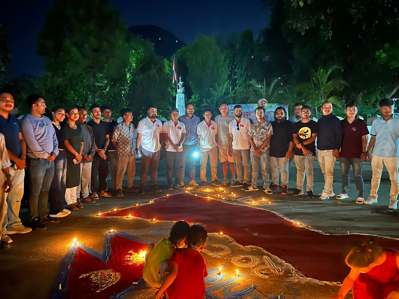 संविधान दिवसको अवसरमा नेविसंघ तनहुँले गर्याे दमाैलीमा दिप प्रज्वलन