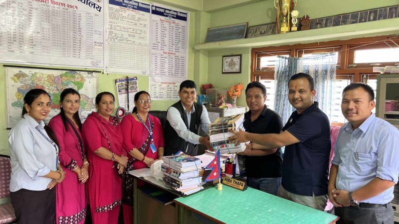 युवा व्यवसायी सुबोध वाग्लेद्वारा विद्यालयमा स्टेसनरी सामग्री बैंक स्थापना