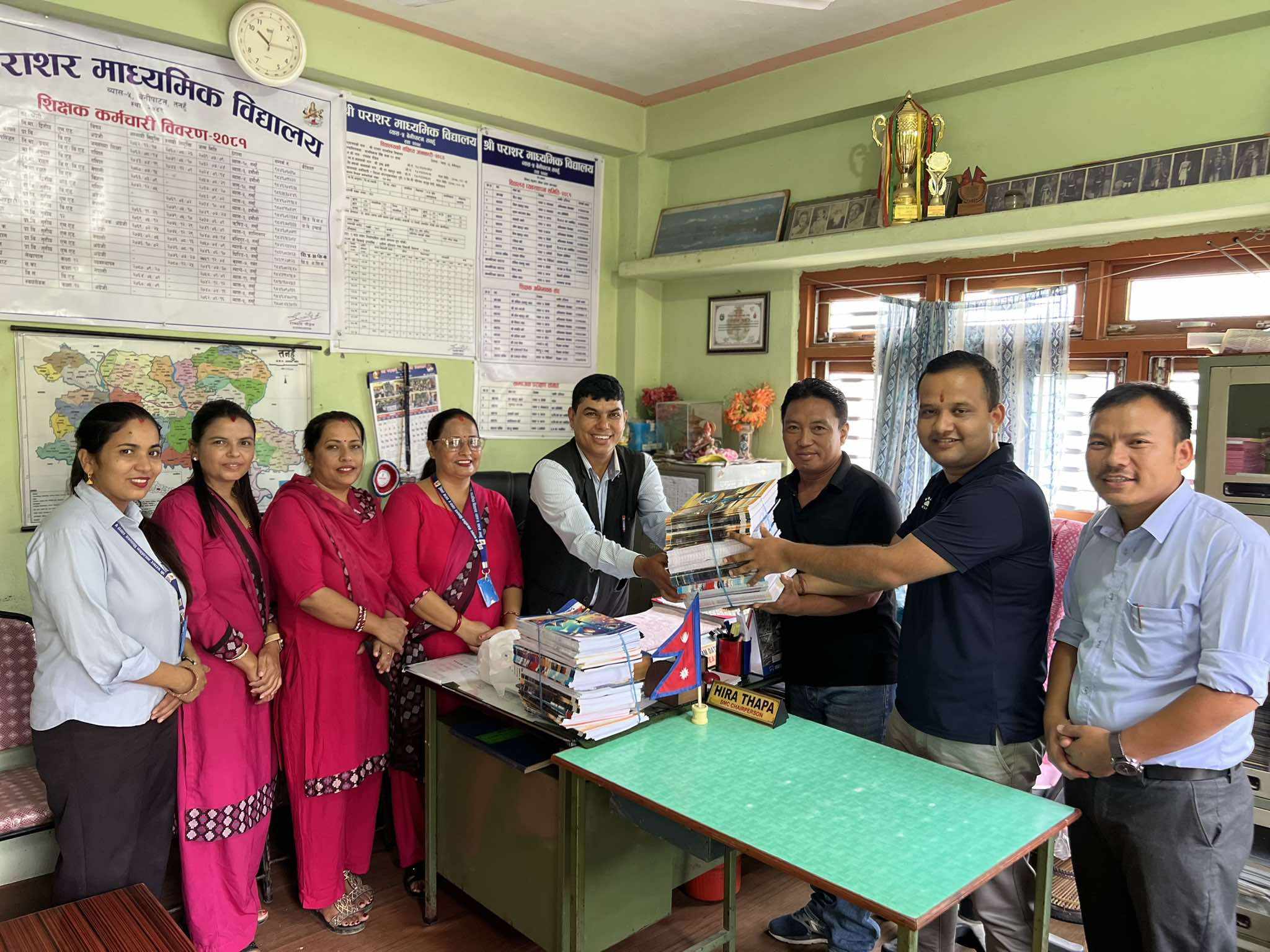 युवा व्यवसायी सुबोध वाग्लेद्वारा विद्यालयमा स्टेसनरी सामग्री बैंक स्थापना