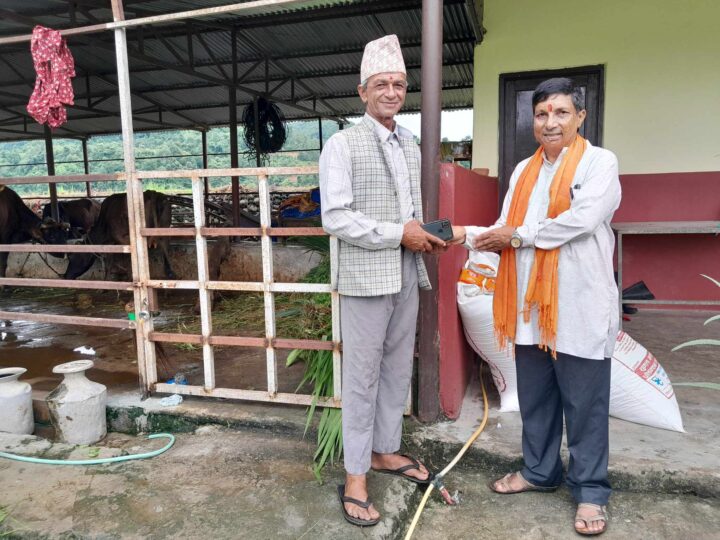 ढुंगानाले गरे गाैसंरक्षण केन्द्र र उज्यालो घरलाई सहयोग