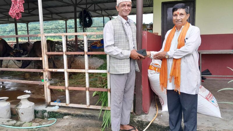 ढुंगानाले गरे गाैसंरक्षण केन्द्र र उज्यालो घरलाई सहयोग