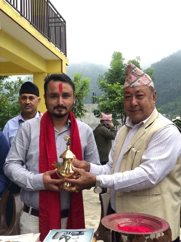 म्याग्दे गापा शिक्षा शाखा प्रमुख खत्रीलाई राधा माविको सम्मान