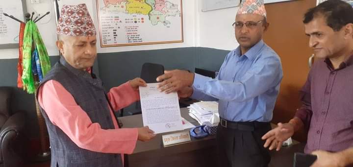 बाढीपीडितलाई राहत र पुल तथा सडक तत्काल मर्मत गर्न माग गर्दै रास्वपा तनहुँकाे ज्ञापनपत्र