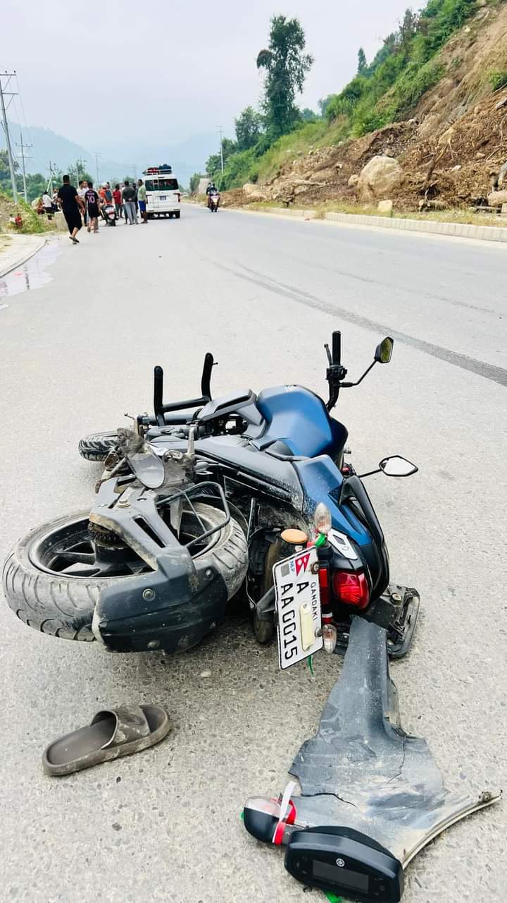 तनहुँमा भ्यान र मोटरसाईकल ठाेक्किँदा मोटरसाईकल चालक नहर्कीकाे मृत्यु