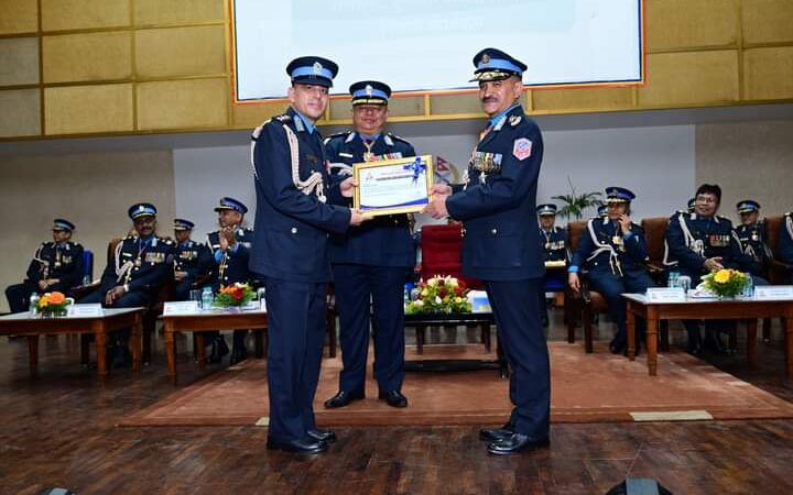 तनहुँबाट सरूवा भएका एसपी बाेहरा र खनाल सम्मानित