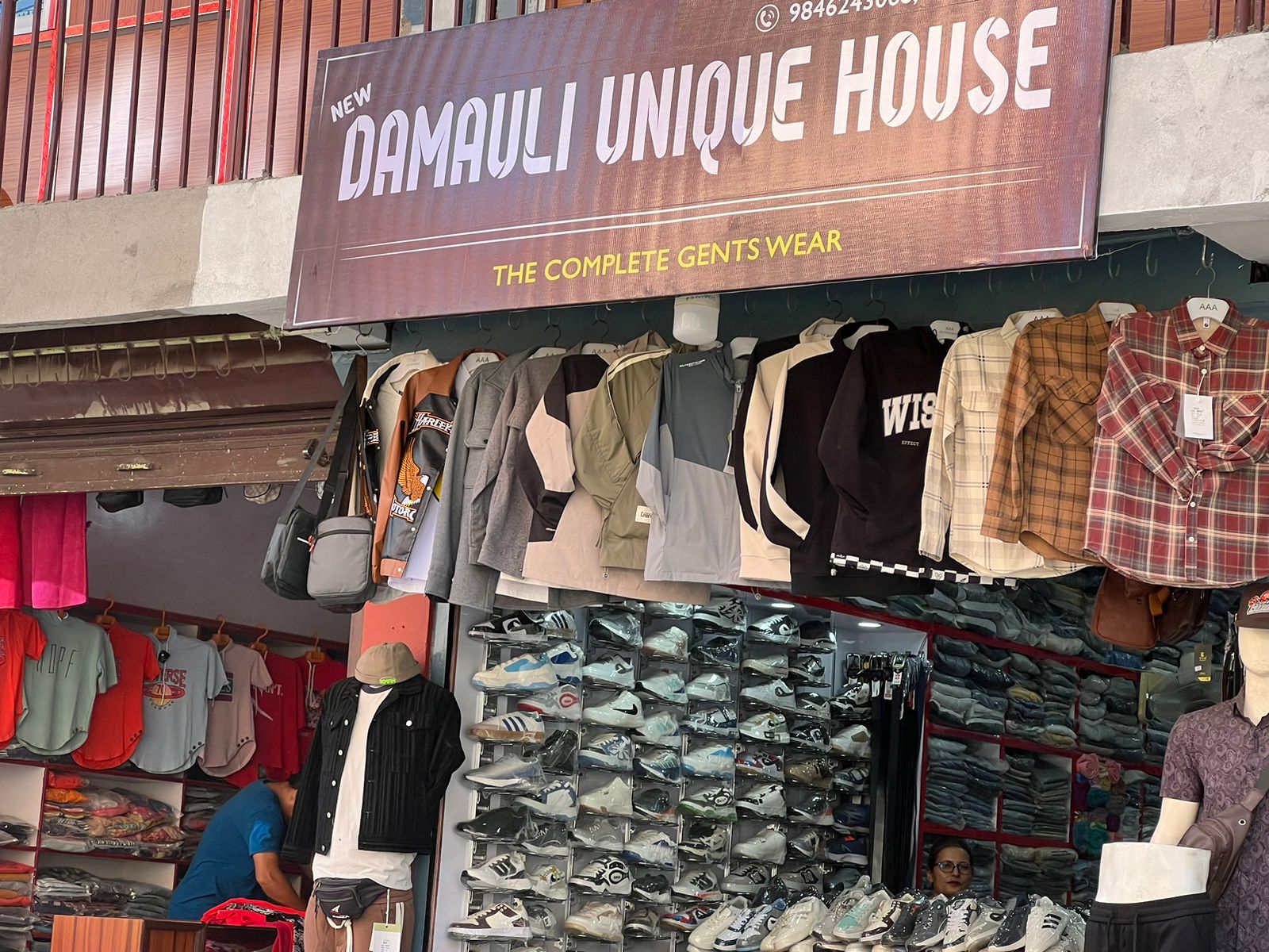 बहुउद्देश्यीय भवन बनाउन भन्दै वर्षाैं देखि बन्द गरिएको व्यासका सटर खुल्न थाले