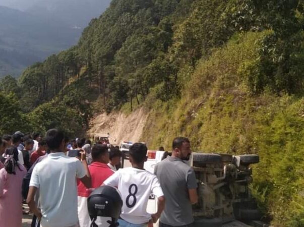 बेसीशहरमा भएको जीप दुर्घटनामा घाइते २० मध्ये केहीलाइ चितवन रिफर गरियो