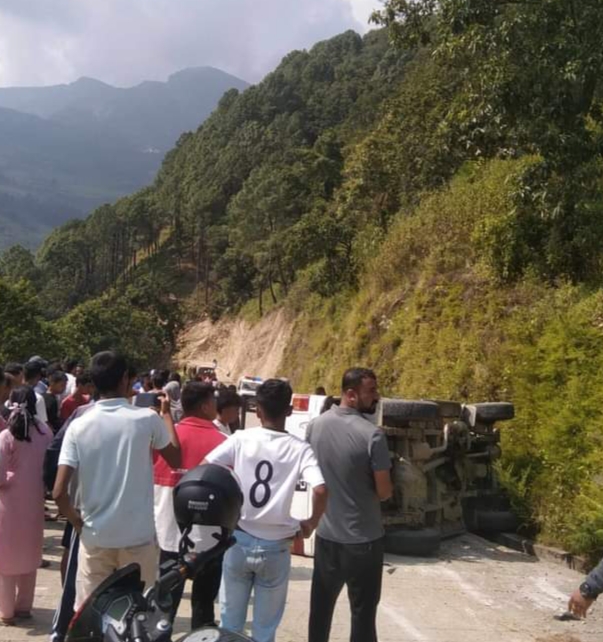बेसीशहरमा भएको जीप दुर्घटनामा घाइते २० मध्ये केहीलाइ चितवन रिफर गरियो