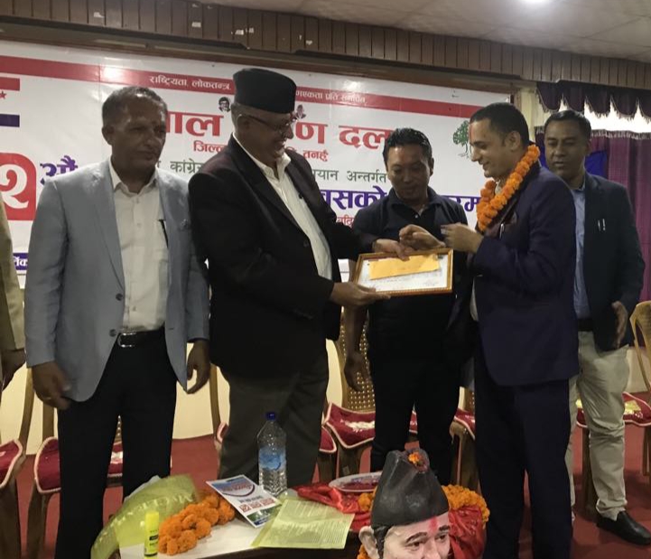 तरुण पुरस्कार सम्पादक नहर्कीलाई प्रदान