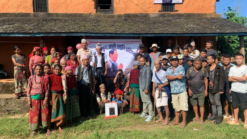 झुलबहादुर आले स्मृति प्रतिष्ठान द्वारा विपन्न परिवारलाई सहयाेग
