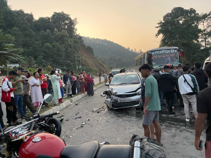 गुणादीमा कार र माेटरसाइकल ठाेक्किँदा व्यास ५ का हीरालाल थापा घाइते