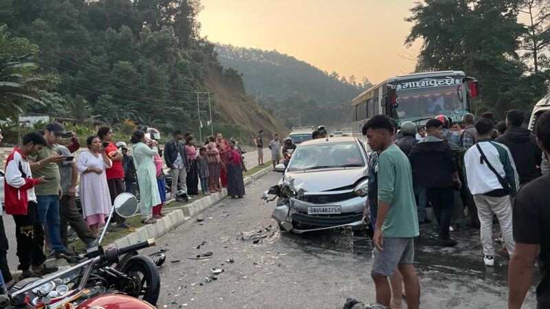गुणादीमा कार र माेटरसाइकल ठाेक्किँदा व्यास ५ का हीरालाल थापा घाइते