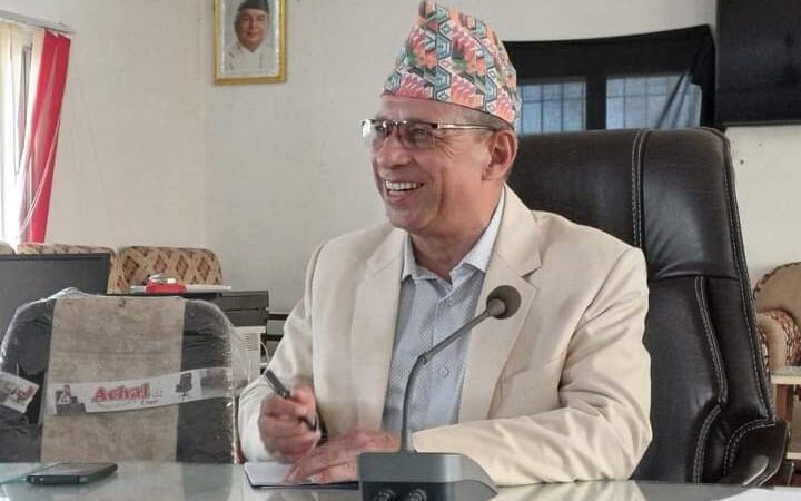 पुर्व मन्त्री एवं एमाले नेता अधिकारी पक्राउ