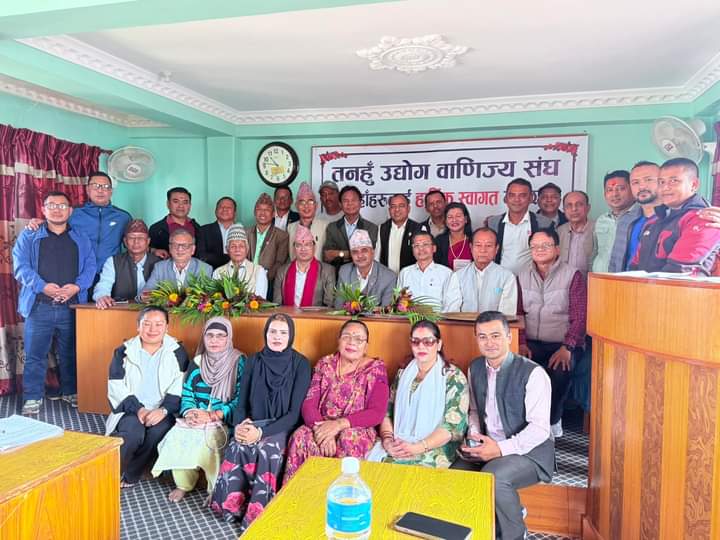 तनहुँ उद्योग बाणिज्य संघ द्वारा प्रमुख जिल्ला अधिकारी थापालाई स्वागत