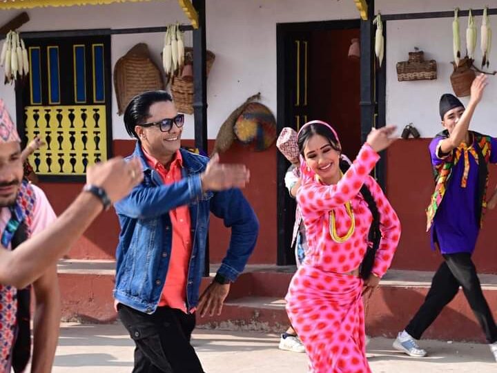 तनहुँका गायक श्रीराम र समिक्षाकाे स्वर रहेको ” ठेकी मदानी ” गीत सार्वजनिक