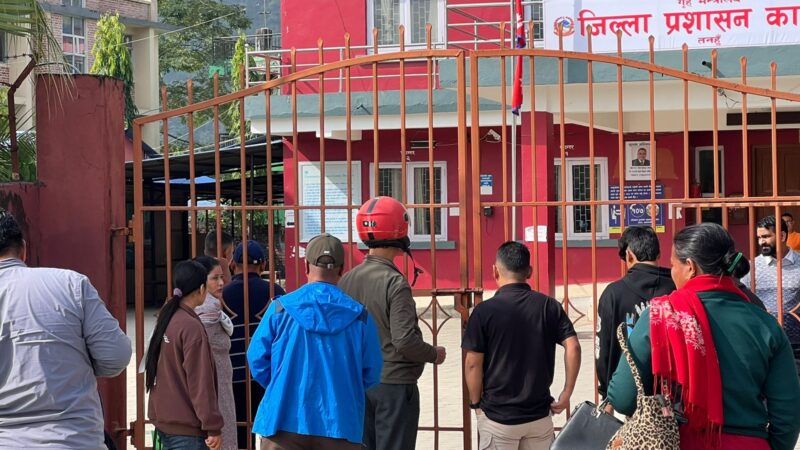 १० बज्ने बेलामा अकस्मात् बिदा दिएर दुख दिइएको भन्दै सर्वसाधारण आक्राेसीत