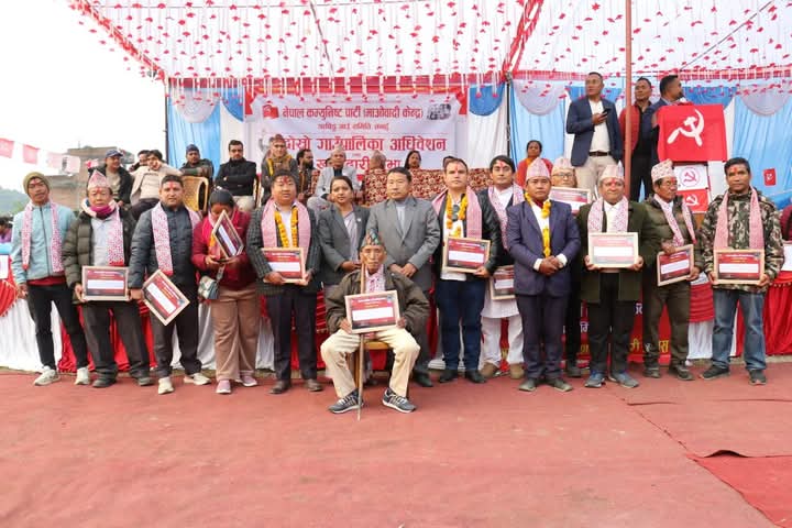 तनहुँमा ४ दर्जन काङ्ग्रेस कार्यकर्ता माओवादीमा प्रवेश