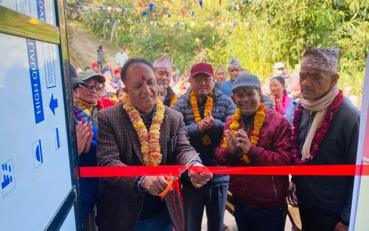 अवसरबादी नेताको जालमा पर्दा बिकासकाे काम ठप्प – नेता भट्टराई