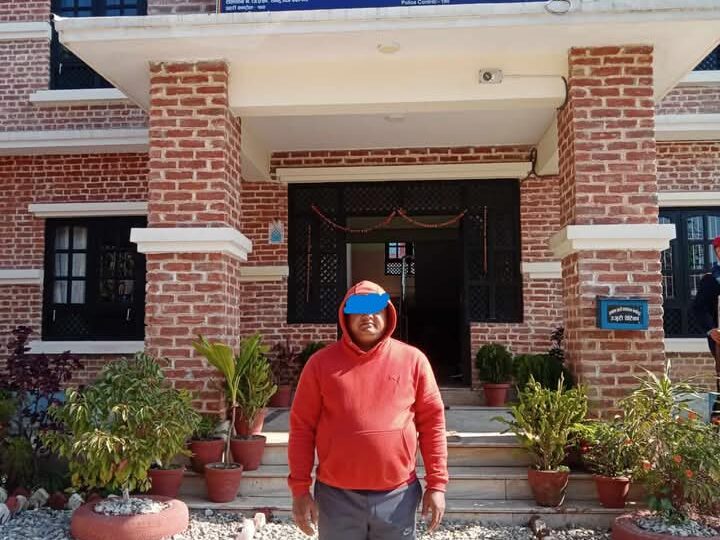 बन्दीपुर प्रहरीकाे अर्को सफलता , चाेरीका माेटरसाइकल समातेको भाेलिपल्ट फरार प्रतिवादी पक्राउ :