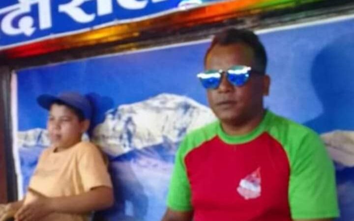 १० कक्षा पढेर छाेडेका विश्व २२ वर्षपछि पुन पढाइमा फर्केर स्नातक गर्दै