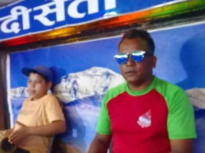 १० कक्षा पढेर छाेडेका विश्व २२ वर्षपछि पुन पढाइमा फर्केर स्नातक गर्दै
