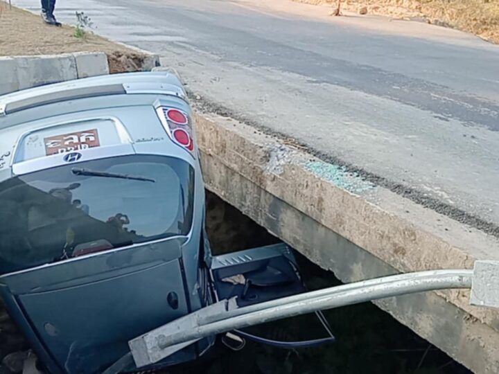 गुणादीमा भएको कार दुर्घटनामा ढाेरफिर्दीका महत घाइते