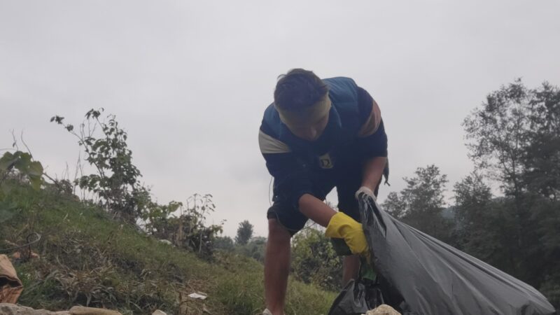 सुदिपले गरे बुल्दी खाेलामा सरसफाइ