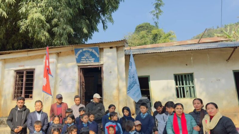 पन्थको पहलमा २० थान विद्यालय झोला वितरण