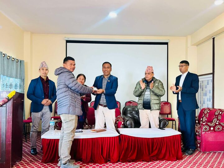 ऋषिङ्गमा राष्ट्रिय परिचयपत्र वितरण सुरु