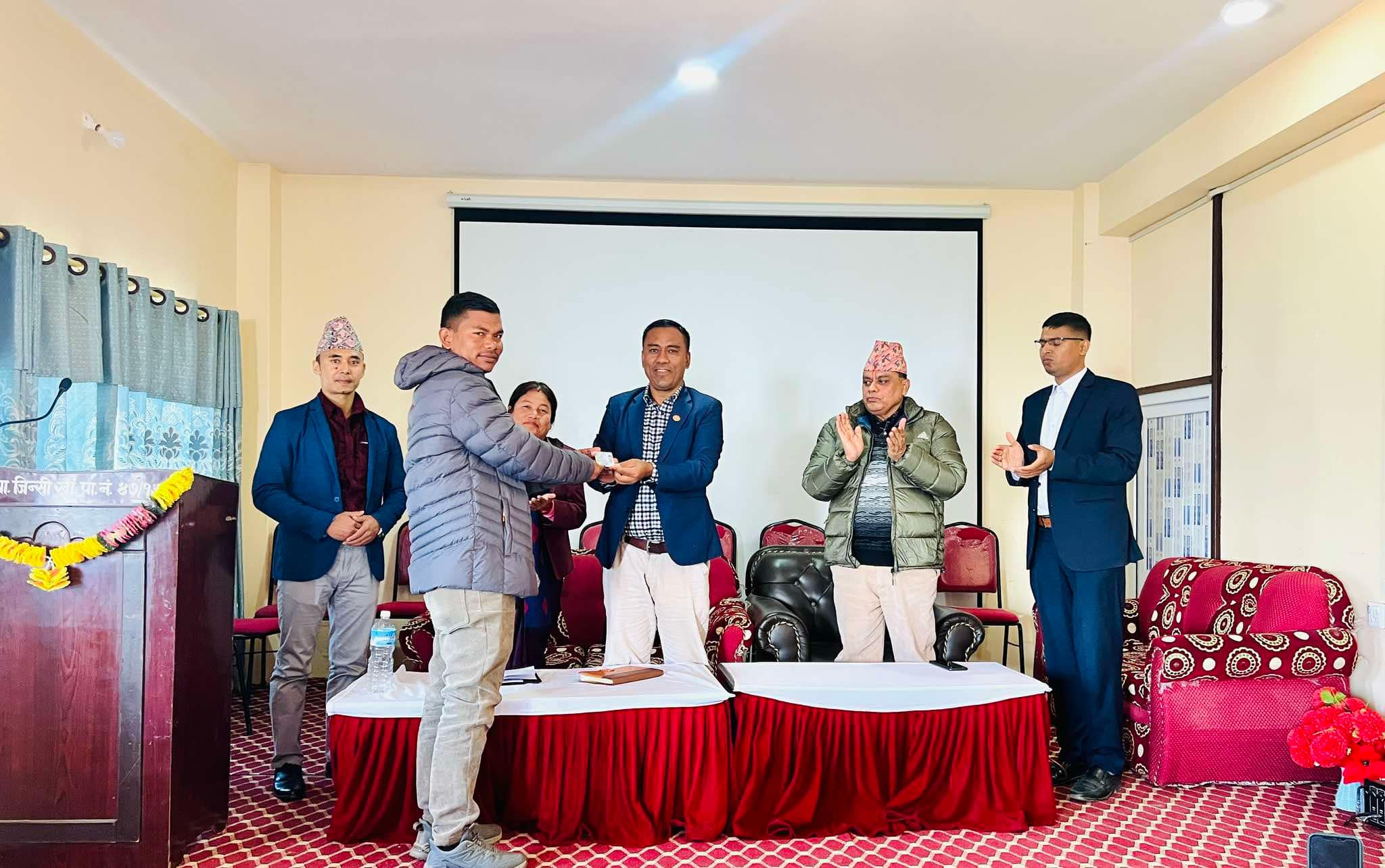 ऋषिङ्गमा राष्ट्रिय परिचयपत्र वितरण सुरु