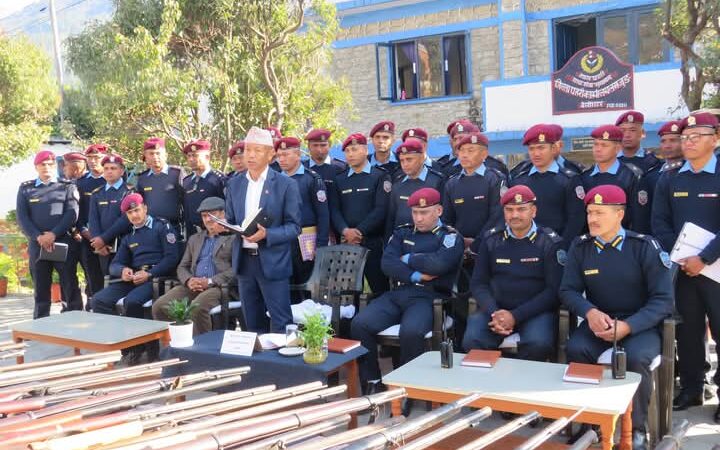लमजुङ प्रहरीको सफलता – अबैध १ सय १२ हातहतियार बरामद
