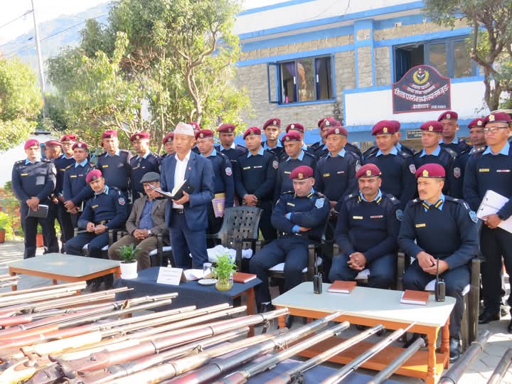 लमजुङ प्रहरीको सफलता – अबैध १ सय १२ हातहतियार बरामद