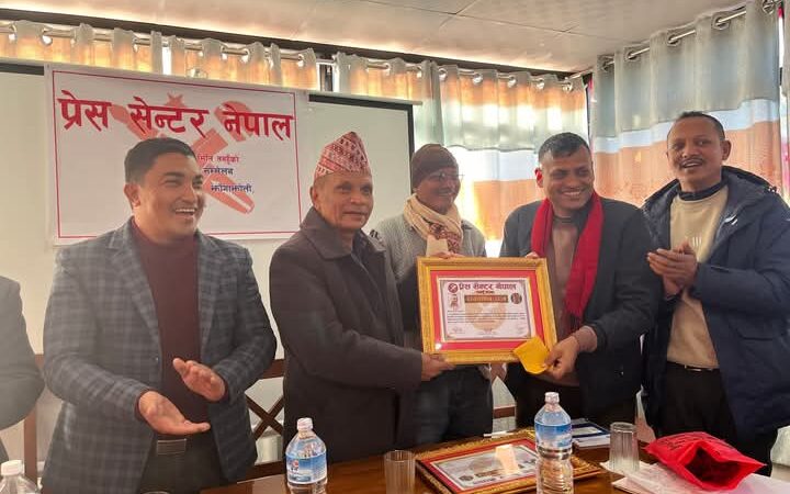 तनहुँका पत्रकार पाैडेल र खनाल पुरस्कृत