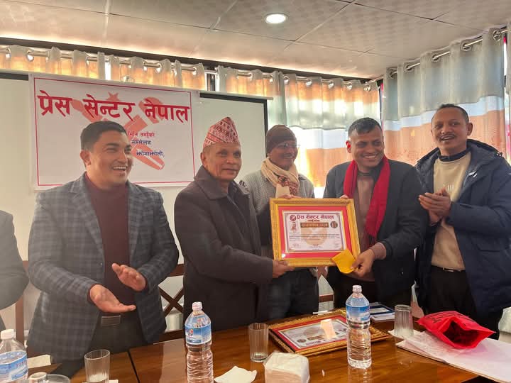 तनहुँका पत्रकार पाैडेल र खनाल पुरस्कृत