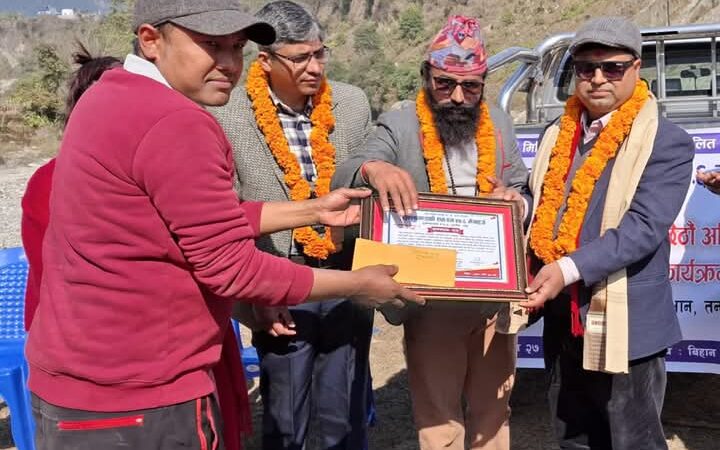पूर्ण स्मृति शुक्लागण्डकी एफ.एम. पत्रकारिता पुरस्कारबाट भट्टराई पुरस्कृत