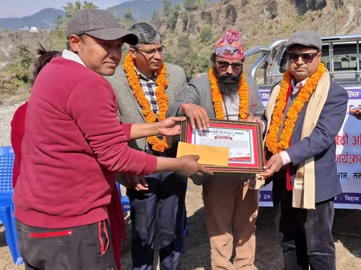 पूर्ण स्मृति शुक्लागण्डकी एफ.एम. पत्रकारिता पुरस्कारबाट भट्टराई पुरस्कृत