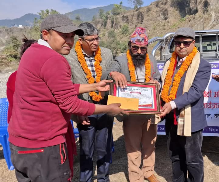 पूर्ण स्मृति शुक्लागण्डकी एफ.एम. पत्रकारिता पुरस्कारबाट भट्टराई पुरस्कृत