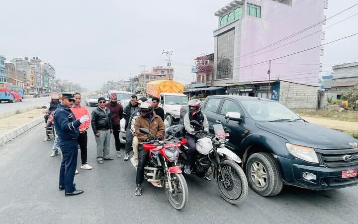 सडक दुर्घटना बढेपछि तनहुँ ट्राफिककाे सक्रियता बढ्यो , ठाउँ ठाउँमा सडक सुरक्षा सचेतना !