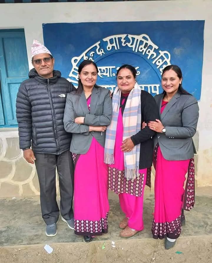 बुवा सँगै तीनवटै छोरी शिक्षक