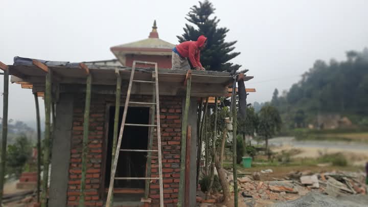 गुणादीमा बन्दै गरेको शिवालय मन्दिर निर्माणकाे काम तिव्र