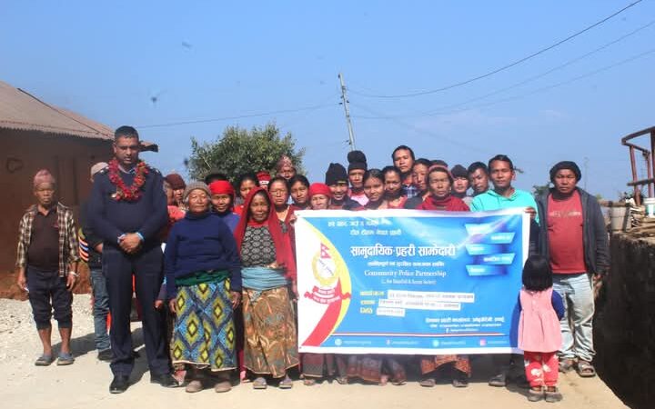 वन डढेलो नियन्त्रण सम्बन्धी सचेतना जगाउदै प्रहरी नायब निरीक्षक उदय पाैडेल