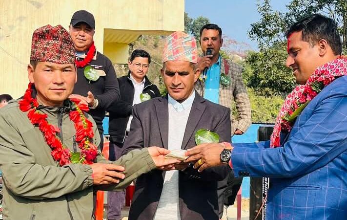 शिक्षक संघ तनहुँका अध्यक्ष रमेश बाबू द्वारा रत्न मा. वि. मा ” गरिमा भट्टराई ” अक्षयकोष स्थापना