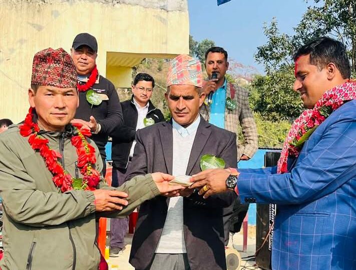 शिक्षक संघ तनहुँका अध्यक्ष रमेश बाबू द्वारा रत्न मा. वि. मा ” गरिमा भट्टराई ” अक्षयकोष स्थापना