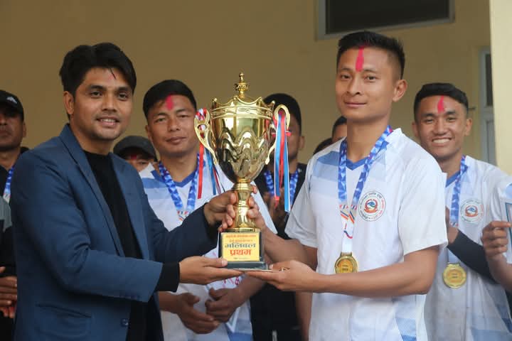 आँबुखैरेनीकाे दोस्रो अध्यक्ष कप भलिबलको उपाधी वडा नं.३ लाइ