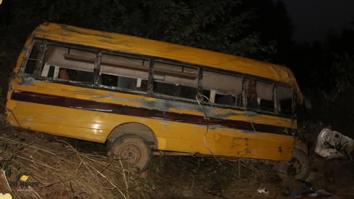 काठमाडौंमा स्कुल बस दुर्घटना हुँदा दुईजनाकाे मृत्यु